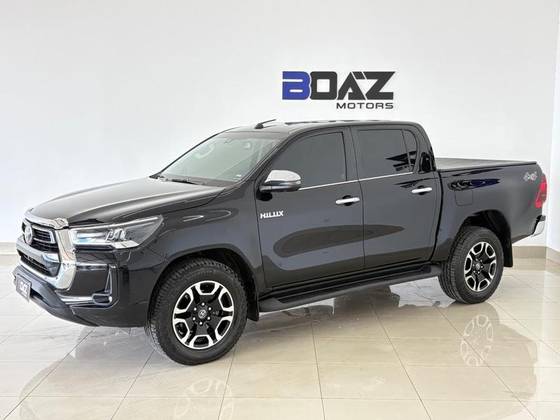 TOYOTA HILUX 2.8 D-4D TURBO DIESEL CD SRX 4X4 AUTOMÁTICO